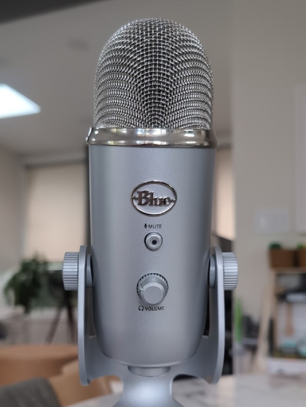 Blue Yeti USB Microphone - Silver - Picture 4 of 4